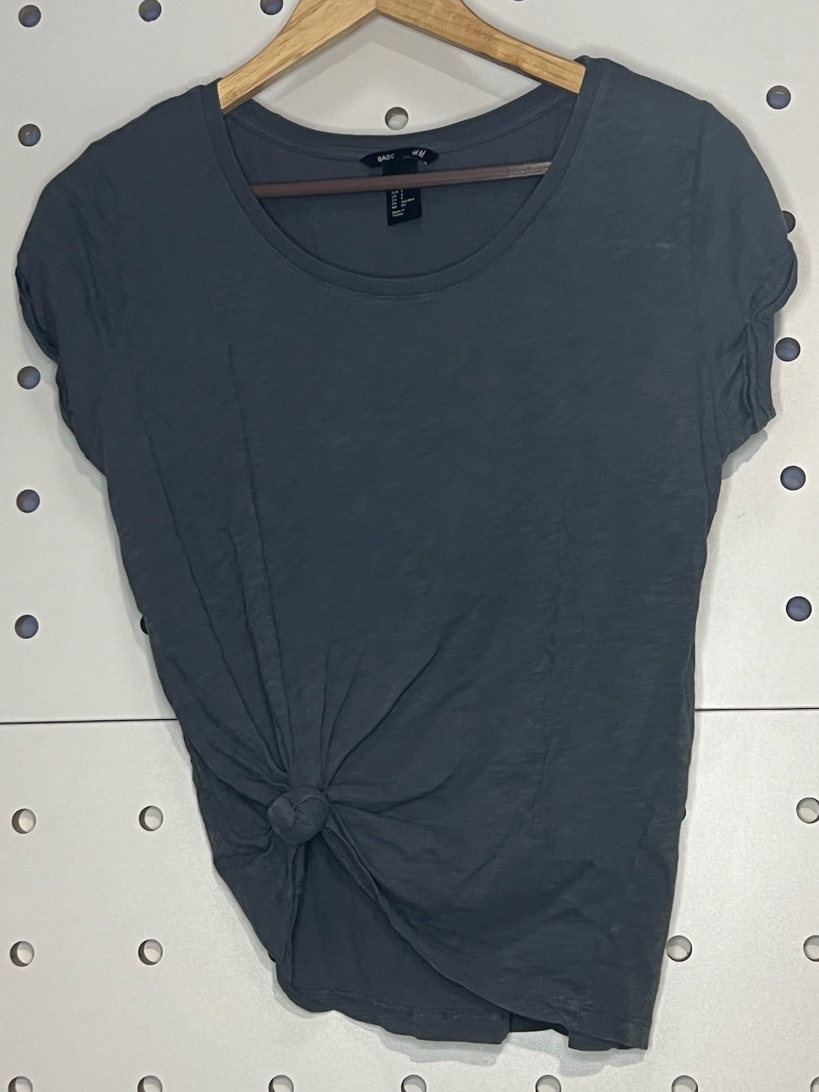 H&M - Basic Knotted Gray Cropped T-Shirt